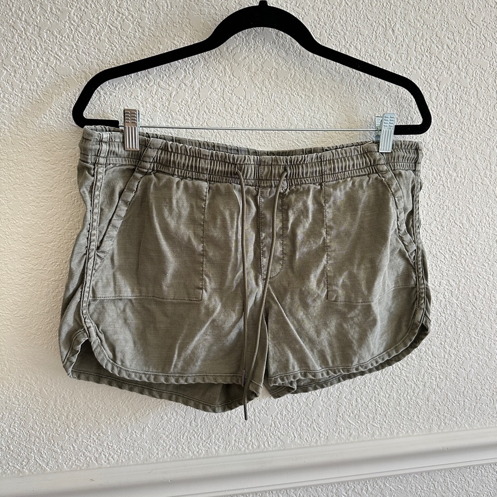 Level 99 Olive Athletic Shorts Size Large